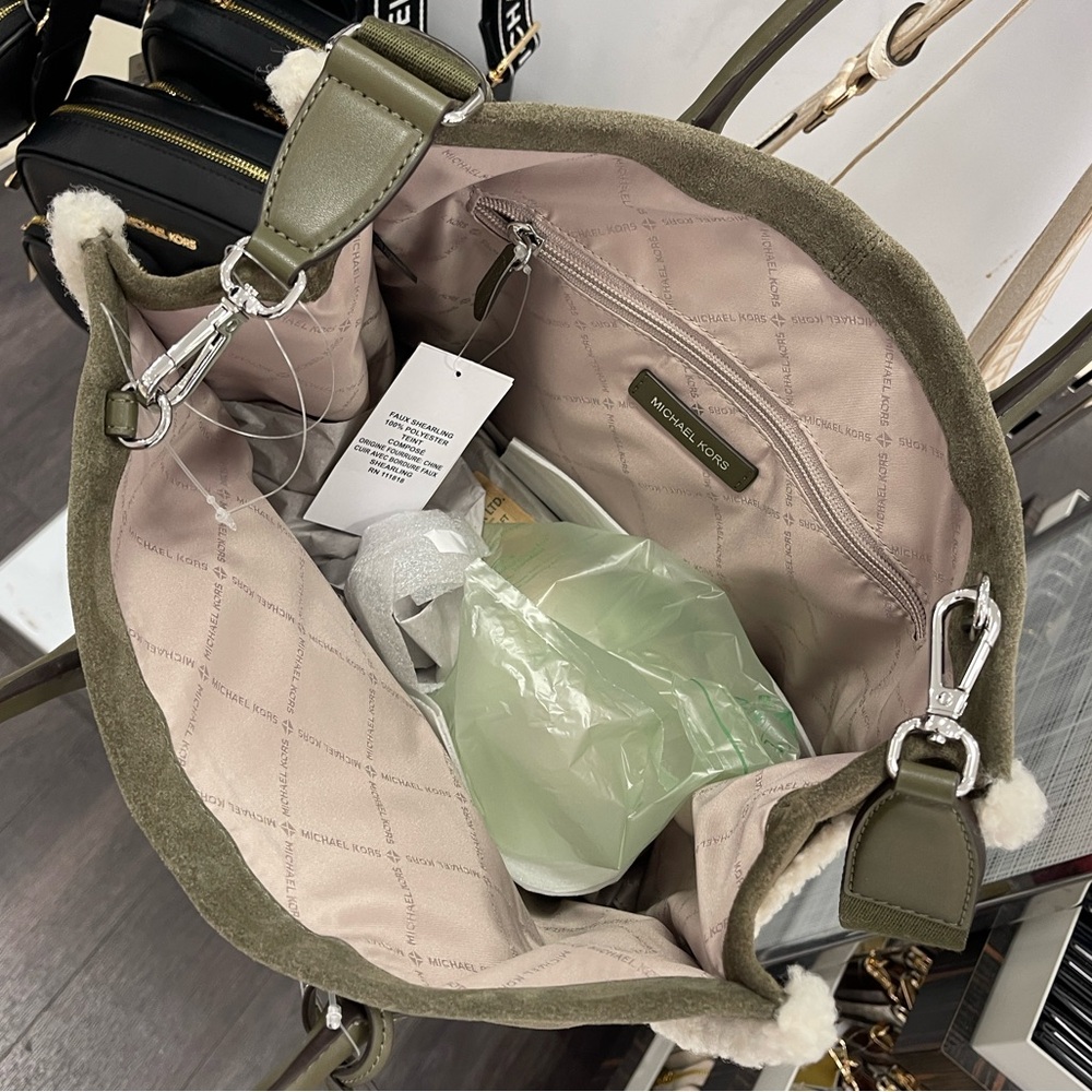 MICHAEL KORS Mirella Medium Suede and Faux Shearling Tote Bag
Olive 
NWT - Picture 15 of 16